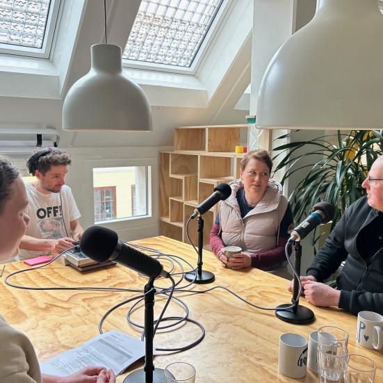 Foto fra samtale i Folkestuen omkring Mangfoldighedshuset