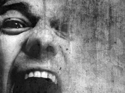 Sort hvid nærbillede af mand der skriger